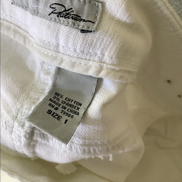 Chicos white jean capris Premium brand size one in excellent condition 5… - Picture 15 of 16